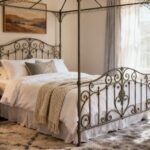 Quelle décoration avec un lit en fer forgé adoptant dans la chambre ?